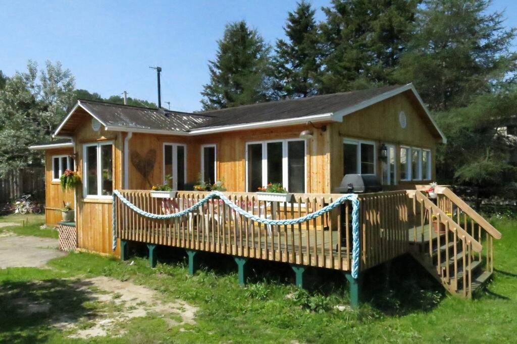 La Maison Du Capitaine Тадусак Екстериор снимка